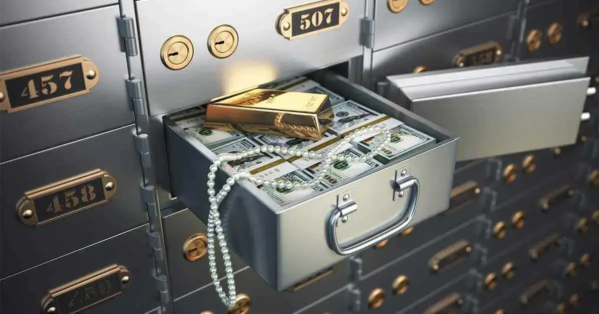 What UAE families and professionals can store in a safe deposit box